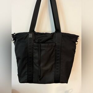 Timbuk2 parcel tote in good condition with shoulder strap in rip stop nylon